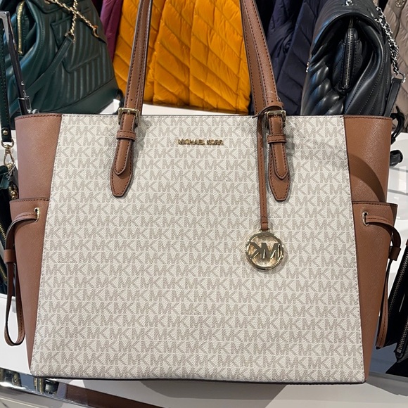 Michael Kors Gilly Travel Large Drawstring Tote - Picture 2 of 16